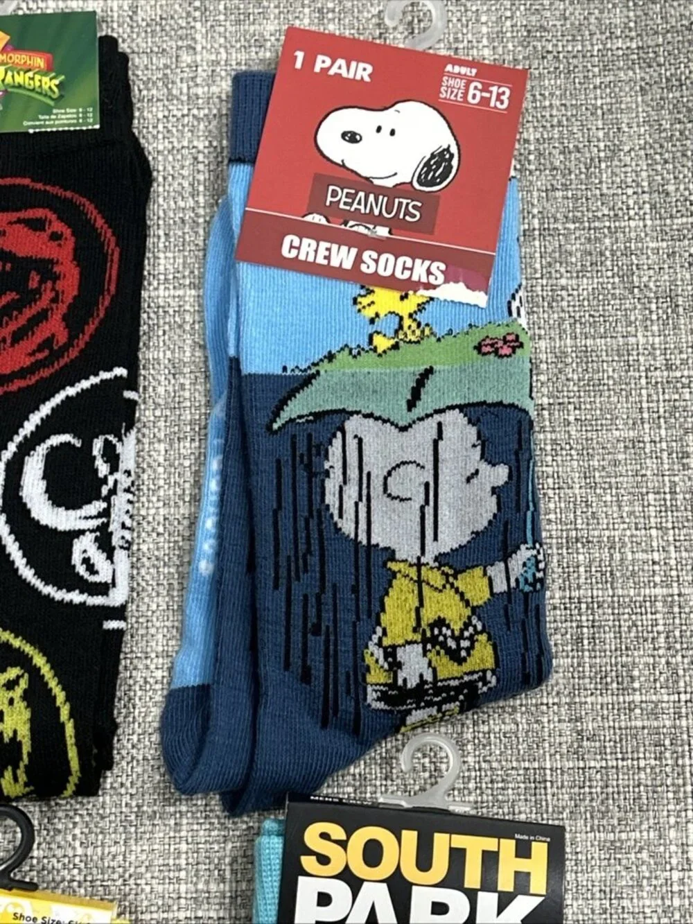 Lot of 4 Novelty Crew Socks Pop Culture Minions South Park Power Rangers Peanuts